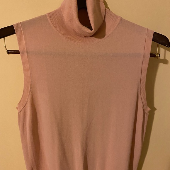 Sleevless turtleneck - Picture 2 of 2